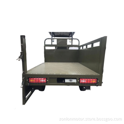 Self dumping motor tricycle for construction sites